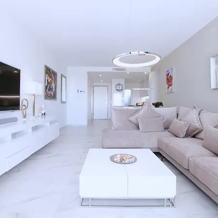 Contemporary 8 Min To Puerto Banus Estepona