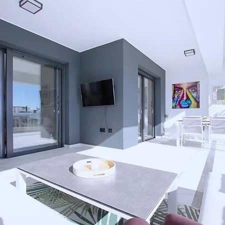 Contemporary 8 Min To Puerto Banus *
