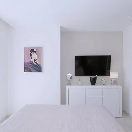 Contemporary 8 Min To Puerto Banus * Estepona