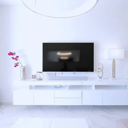 Contemporary 8 Min To Puerto Banus * Estepona