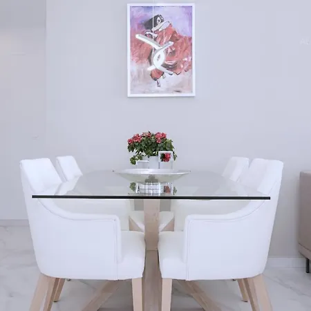 Contemporary 8 Min To Puerto Banus Estepona