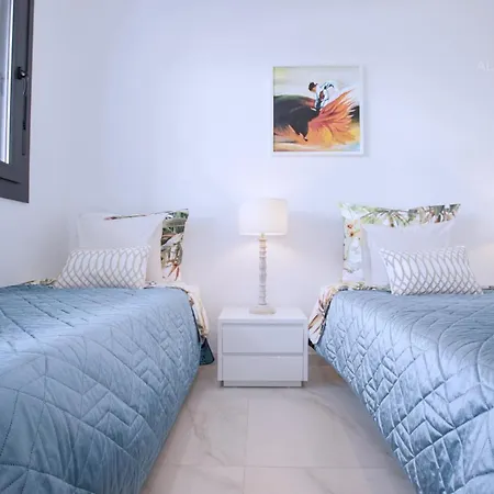 Contemporary 8 Min To Puerto Banus Estepona