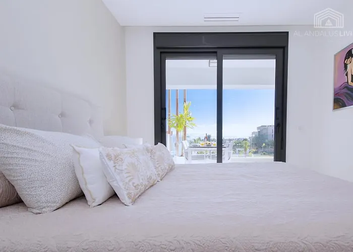 Contemporary 8 Min To Puerto Banus *