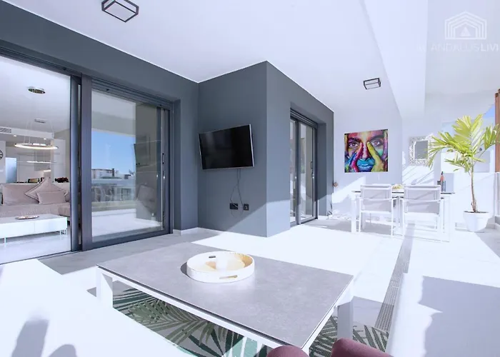 Contemporary 8 Min To Puerto Banus *