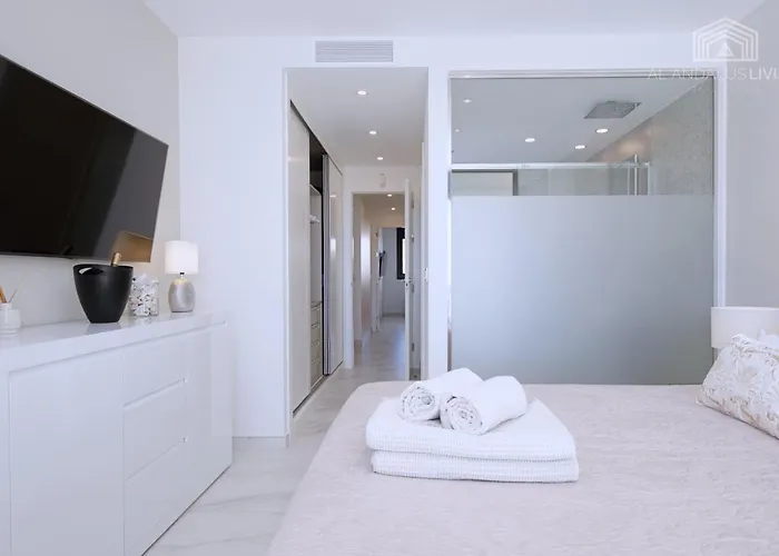 Contemporary 8 Min To Puerto Banus