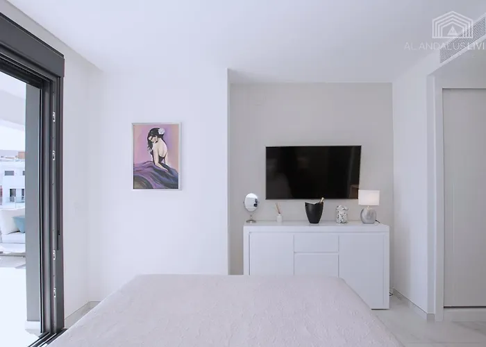 Contemporary 8 Min To Puerto Banus * Estepona