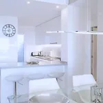 Contemporary 8 Min To Puerto Banus *