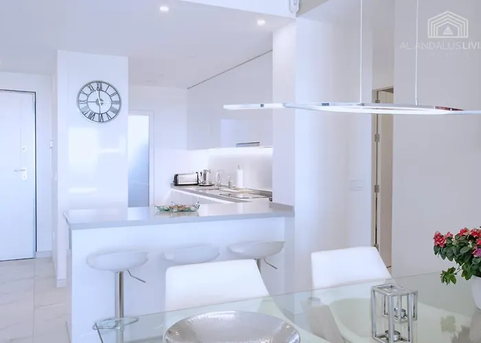 Contemporary 8 Min To Puerto Banus *