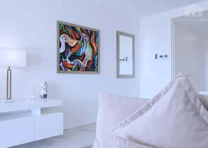 Contemporary 8 Min To Puerto Banus Estepona