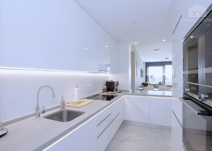 Contemporary 8 Min To Puerto Banus * Estepona