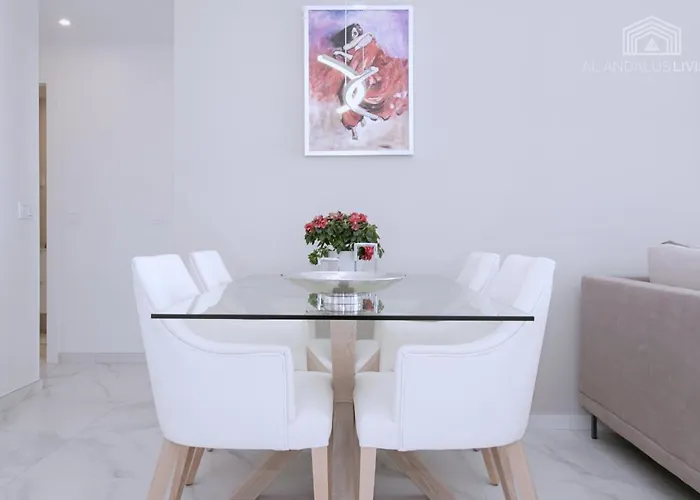 Contemporary 8 Min To Puerto Banus Estepona