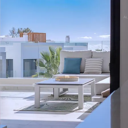 Contemporary 8 Min To Puerto Banus