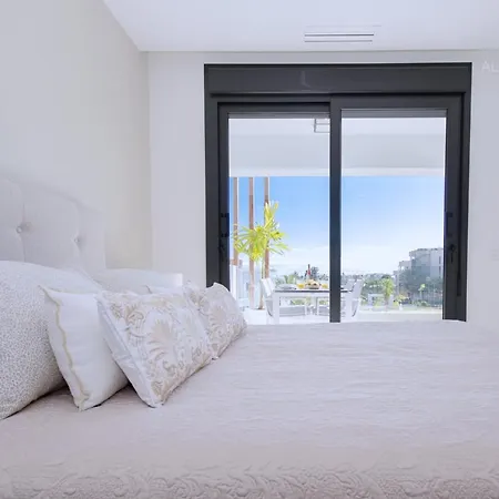 Contemporary 8 Min To Puerto Banus *