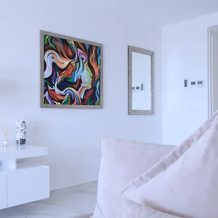 Contemporary 8 Min To Puerto Banus Estepona