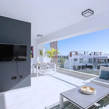 Contemporary 8 Min To Puerto Banus Estepona